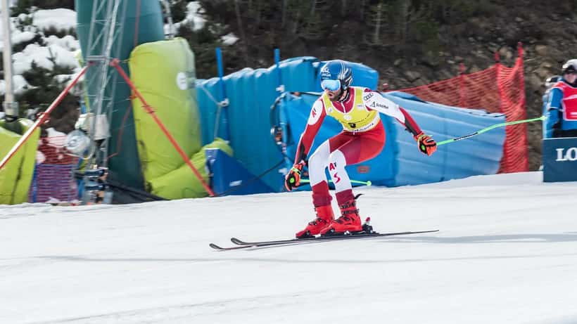 Marco Schwarz beim Riesenslalom an der Grandvalira 2023, österreichischer Skirennfahrer in Aktion