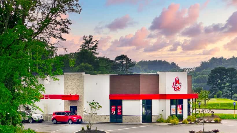 Restaurante Arby's en Estados Unidos, cadena de comida rápida conocida por sus cheesesteaks