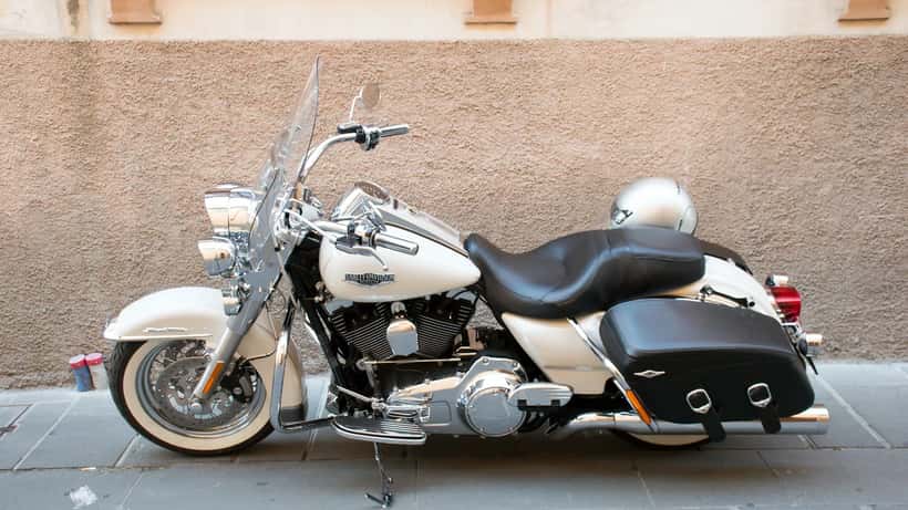 Harley-Davidson Motorrad Seitenansicht – das günstigste Modell 2026 für Österreich