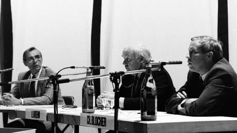 Christoph Blocher lors d'un entretien de management international, discussion sur la succession et la transmission d'entreprise en Suisse
