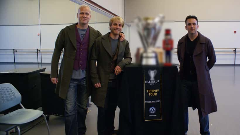 Joueurs de Sporting Kansas City posant avec le trophée MLS Cup, club américain dont Raphaël Wicky est le nouvel entraîneur en 2026