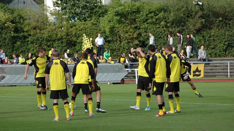Joueurs de football en séance d'entraînement lors de la pré-saison
