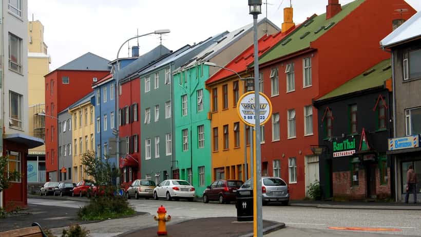 Litríkar húsþakir í Reykjavík séðar úr lofti