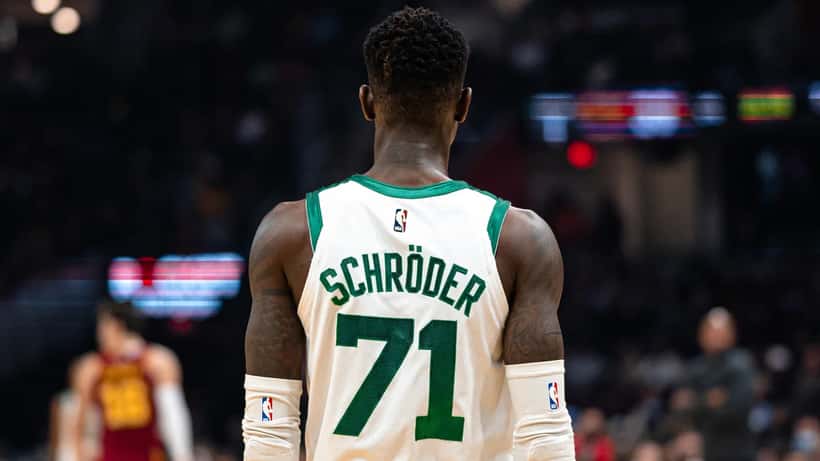 Dennis Schröder base de los Cleveland Cavaliers en partido de la NBA