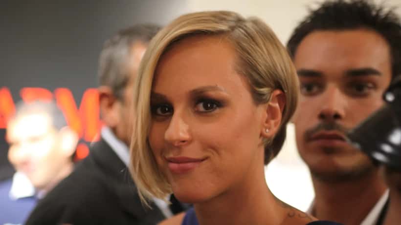 Federica Pellegrini, campionessa olimpica di nuoto, durante la cerimonia di premiazione