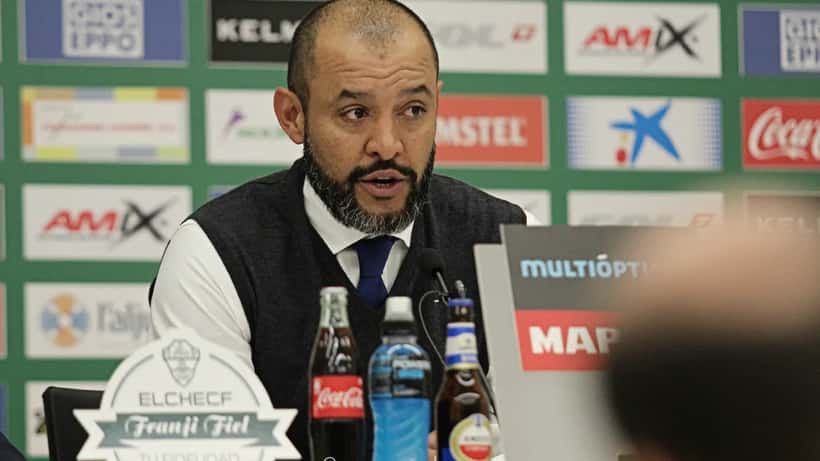 Treinador Nuno Espírito Santo em campo, fotografia oficial de imprensa