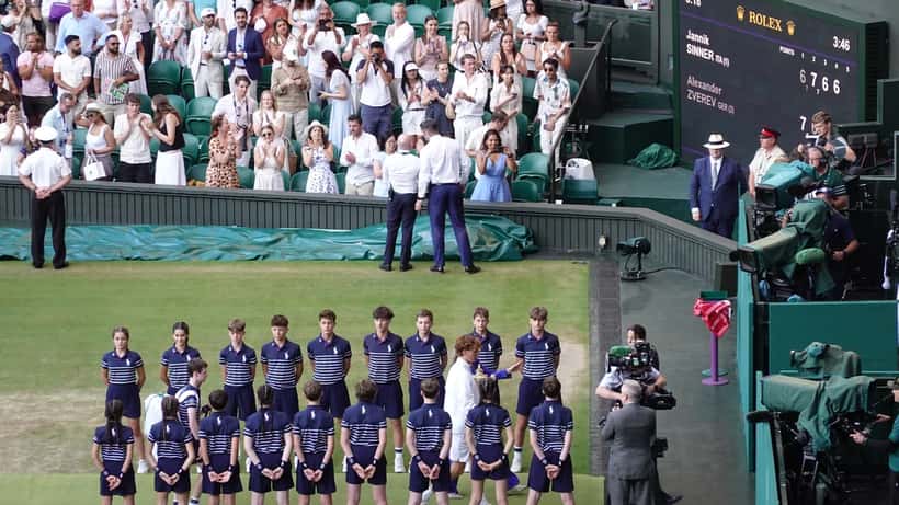 Jannik Sinner lors de la finale de Wimbledon 2026, avant sa blessure au genou droit qui a mis fin à sa saison