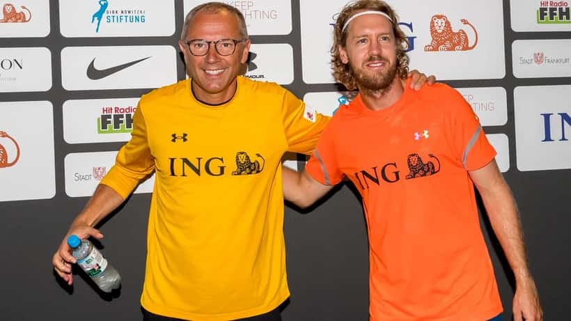 Stefano Domenicali en Sebastian Vettel bij Champions for Charity 2022 F1-evenement