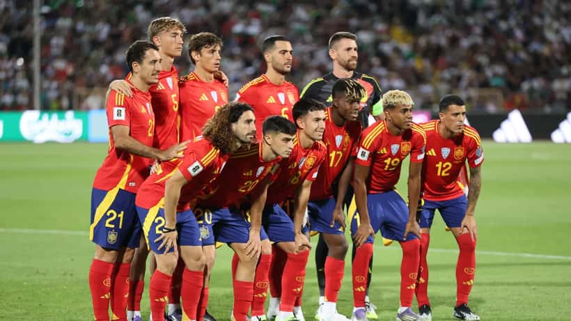 Espanjan jalkapallomaajoukkue 2025 ryhmäkuvassa