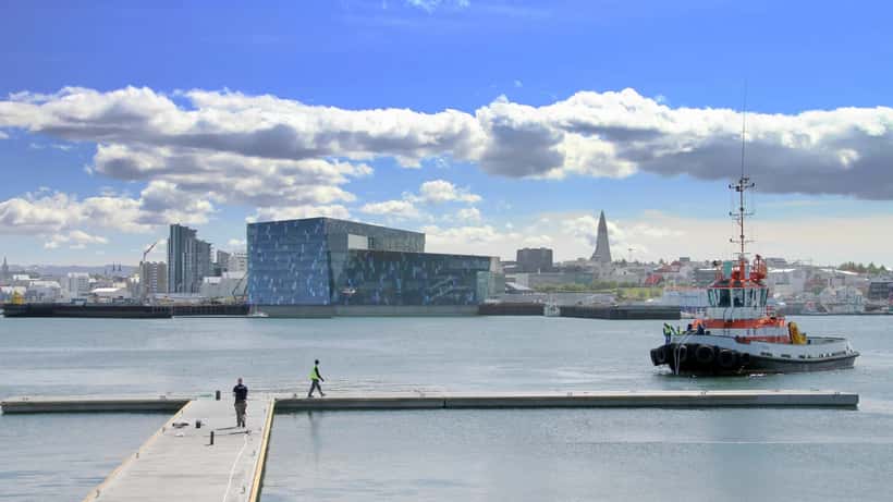 Hafnarsvæðið í Reykjavík með fiskibátar, CC BY-SA 2.0 Helgi Halldórsson
