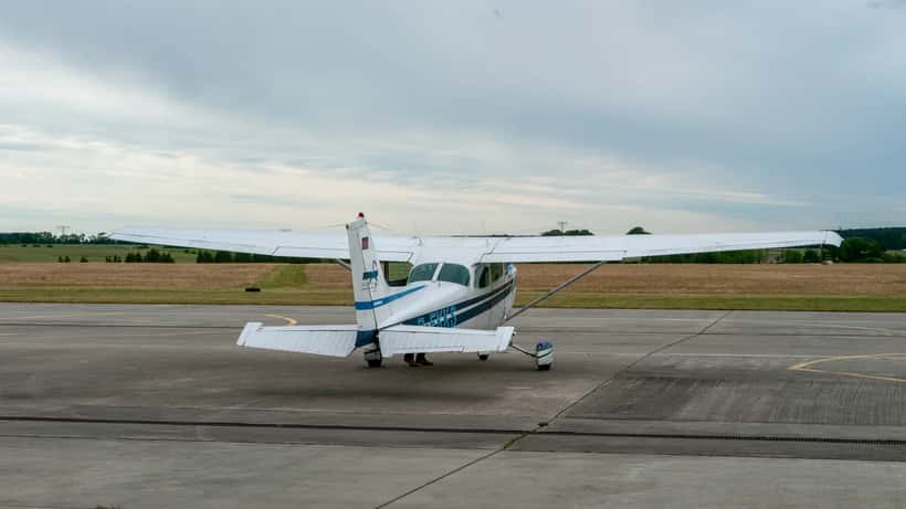 Cessna 172 Skyhawk Leichtflugzeug auf einem deutschen Flugplatz