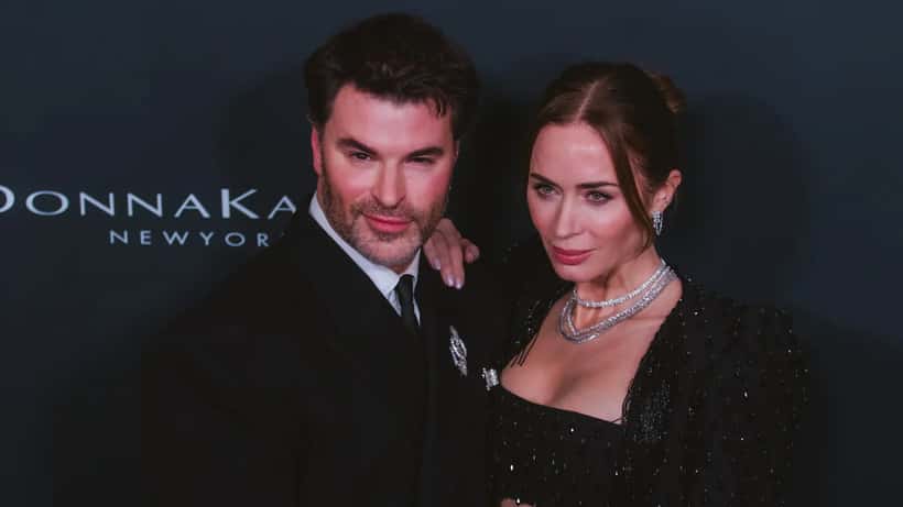 Emily Blunt aux WWD Style Awards 2026, actrice ayant refusé toute synthèse IA pour sa performance
