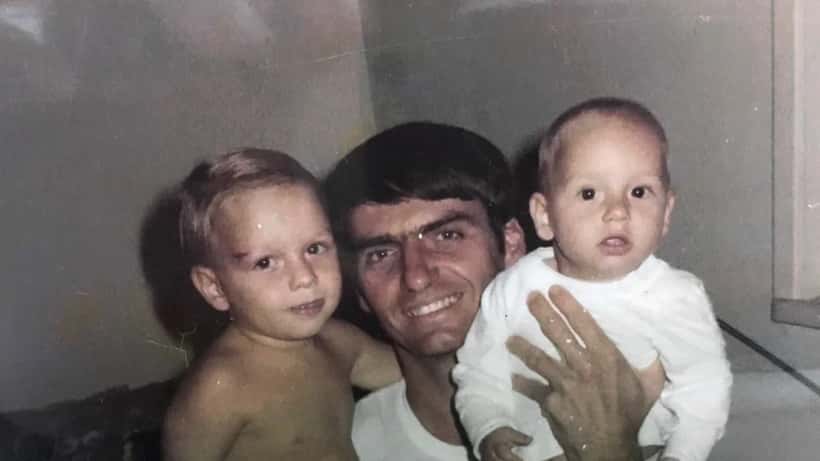 Jair Bolsonaro com os filhos Eduardo e Flávio Bolsonaro