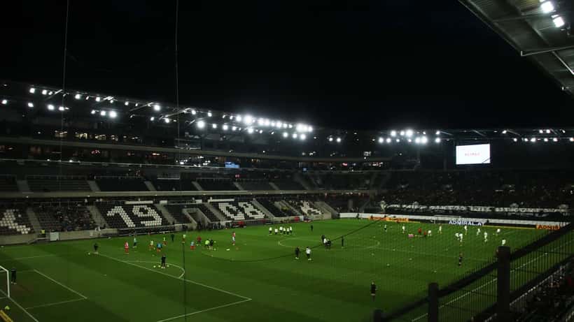 LASK-Fans in der Raiffeisen Arena bei einem Europacup-Heimspiel in Linz