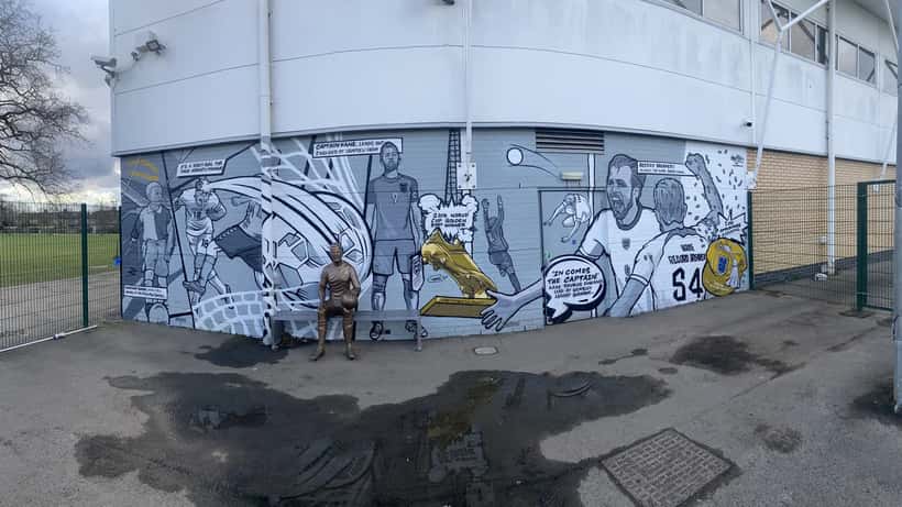 Harry Kane statue og vægmaleri i England