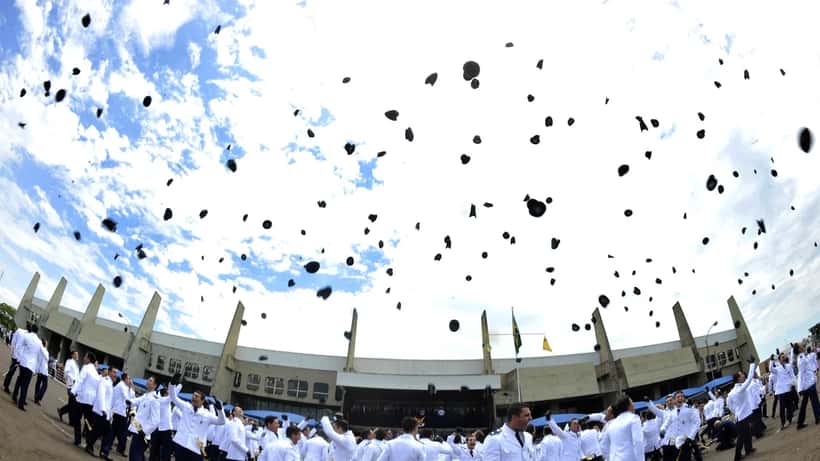 Formatura de aspirantes a oficial na Academia da Força Aérea em Pirassununga