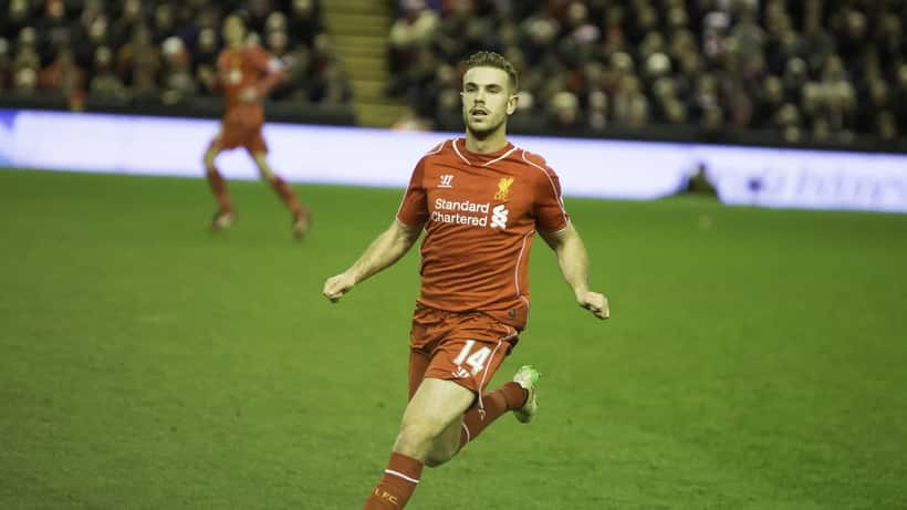 Jordan Henderson i aksjon på fotballbanen