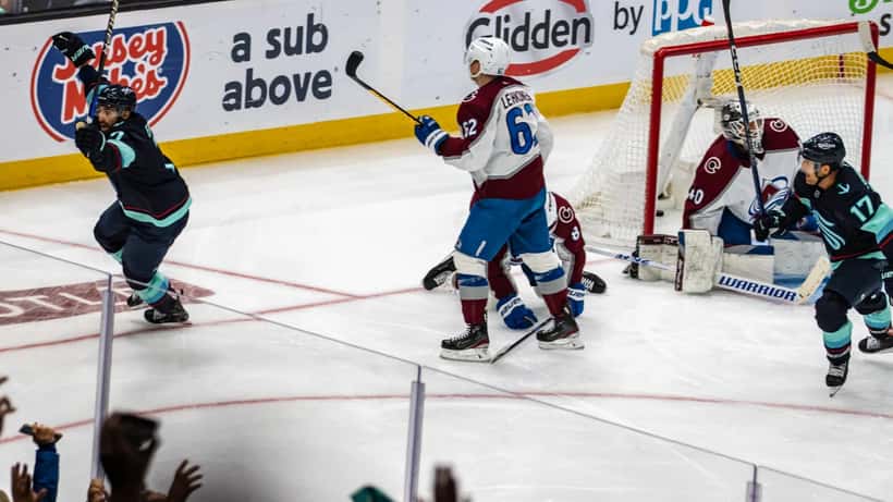 Joueurs de l'Avalanche du Colorado lors d'un match de hockey en playoffs NHL
