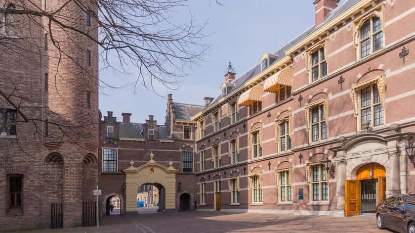 Het Binnenhof in Den Haag, zetel van de Tweede Kamer der Staten-Generaal