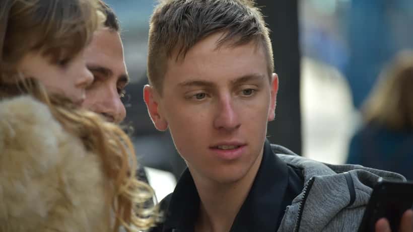 Ciclista professionista Tadej Pogačar in gara