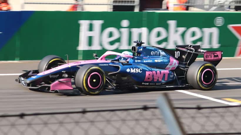 Pierre Gasly al volante della Alpine durante le qualifiche del Gran Premio di Cina 2026