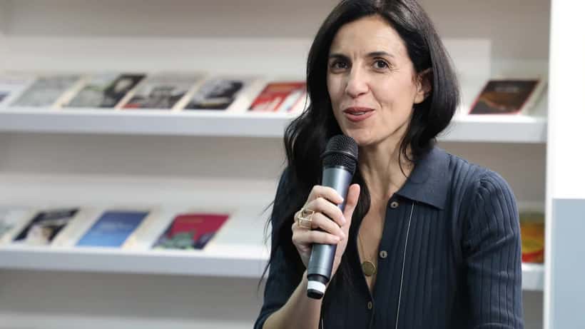 Autrice al palco del Salone Internazionale del Libro di Torino durante una presentazione