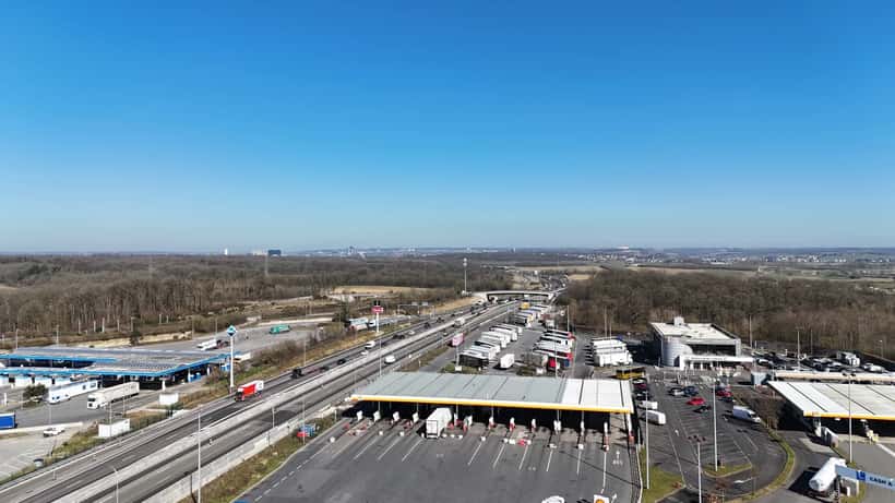 Station-service autoroutière au Luxembourg, aire de Berchem Est, pompes diesel