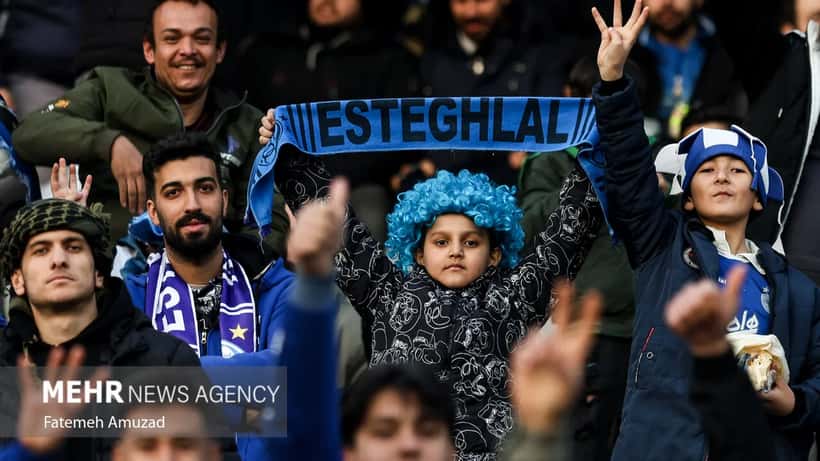 Al Nassr FC-spelare i matchaktion mot Esteghlal FC i mars 2025