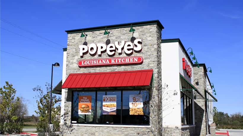 Restaurant Popeyes, emblème de la restauration rapide au cœur de la collab One Piece au Canada