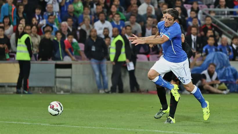 Alessandro Matri in azione con la Nazionale italiana durante un match internazionale