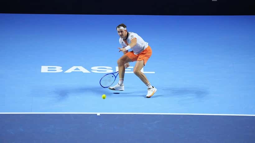 Casper Ruud spelar tennis vid ATP Basel 2025, professionell tennisspelare