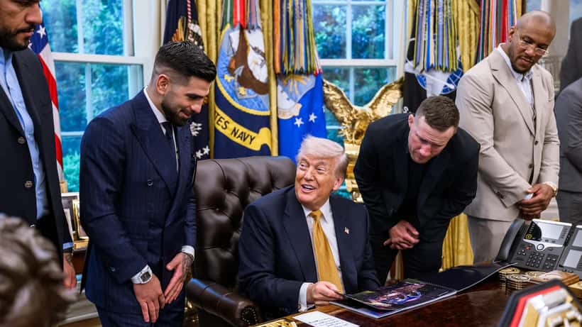 Donald Trump et des combattants UFC lors d'une conférence à la Maison-Blanche 2026