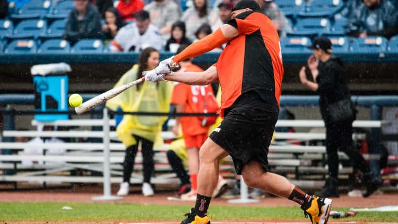 Travis Kelce in action for the Kansas City Chiefs, representing the wealth management lessons UK athletes can draw from his $54M contract