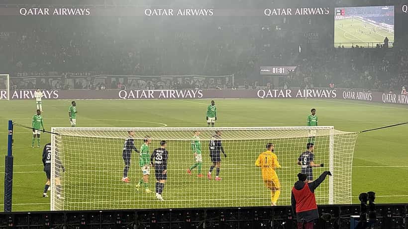 Jogador do PSG em ação no Parc des Princes, janeiro 2025