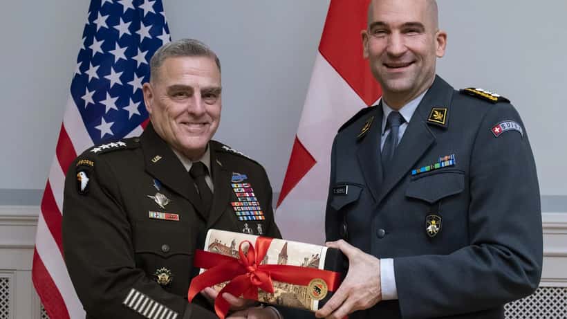 Thomas Süssli, chef de l'Armée suisse, lors d'une réunion avec Mark Milley, chef d'état-major américain